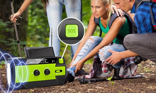 Hand crank radio with solar panel feature