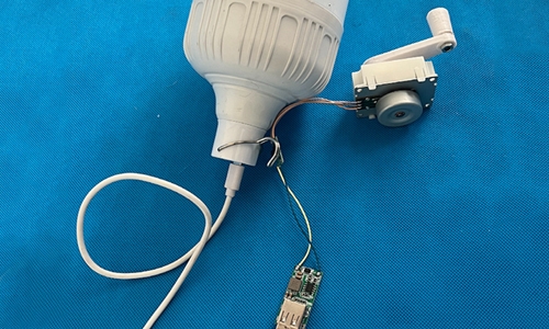 Mini hand crank generator for smart bulb